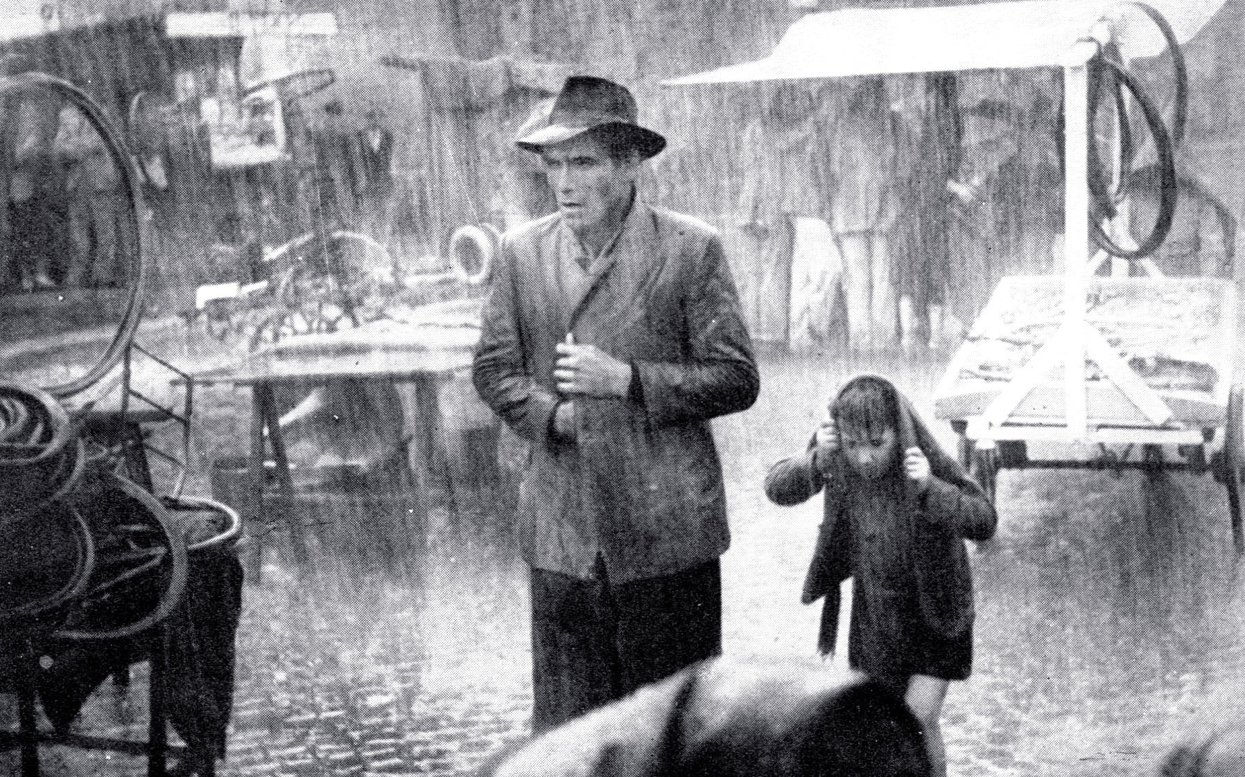 Lamberto Maggiorani and Enzo Staiola in a scene from "Bicycle Thieves" (De Sica, 1948)